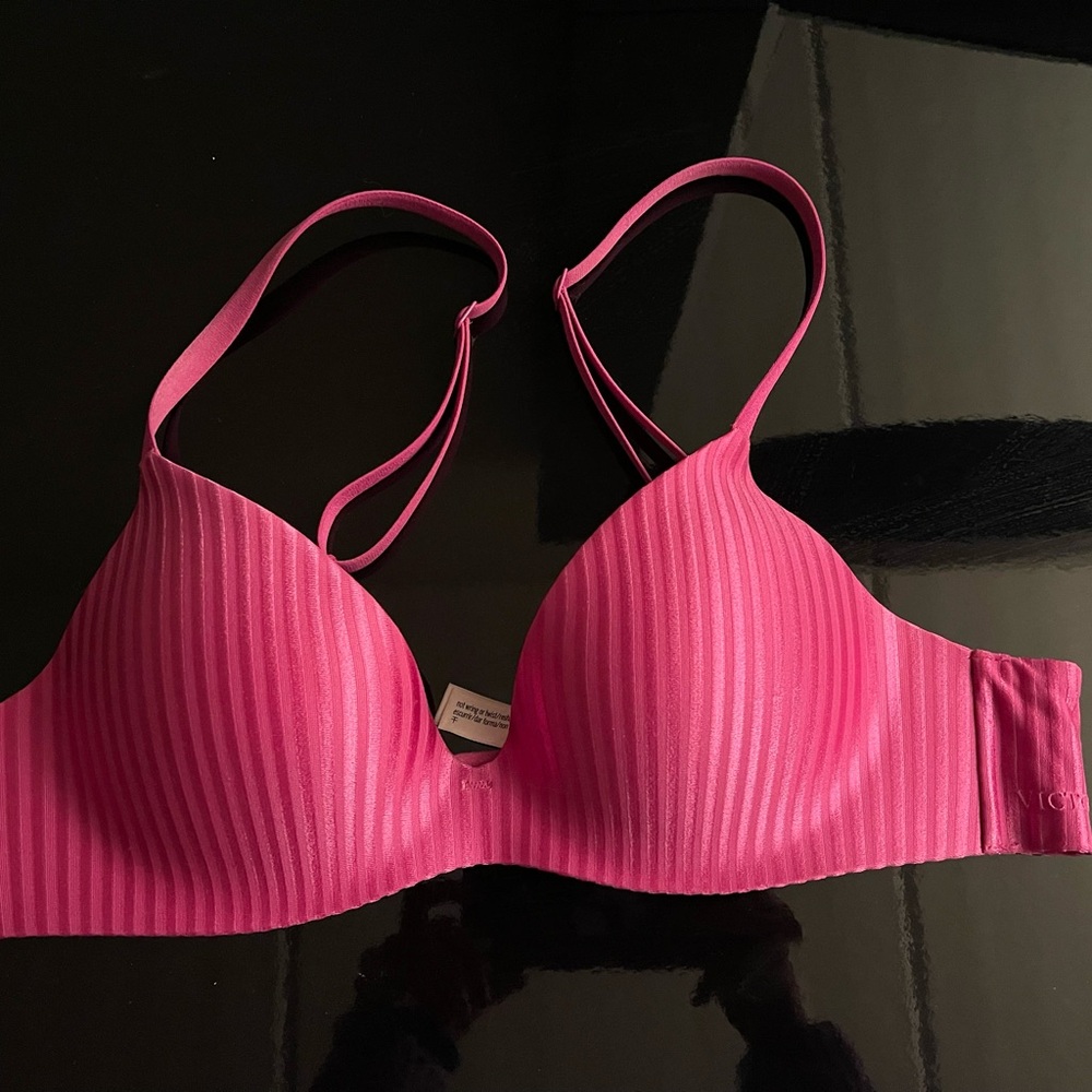 34A Bra Victorias Secret - Allure Pink NWOT